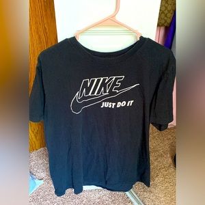 Nike T-Shirt. Size Large.